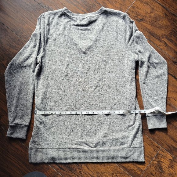 Lucky Brand Womans Heather Gray Flowy Soft V-Neck Long Sleeves Sweater Pullover - Picture 8 of 8